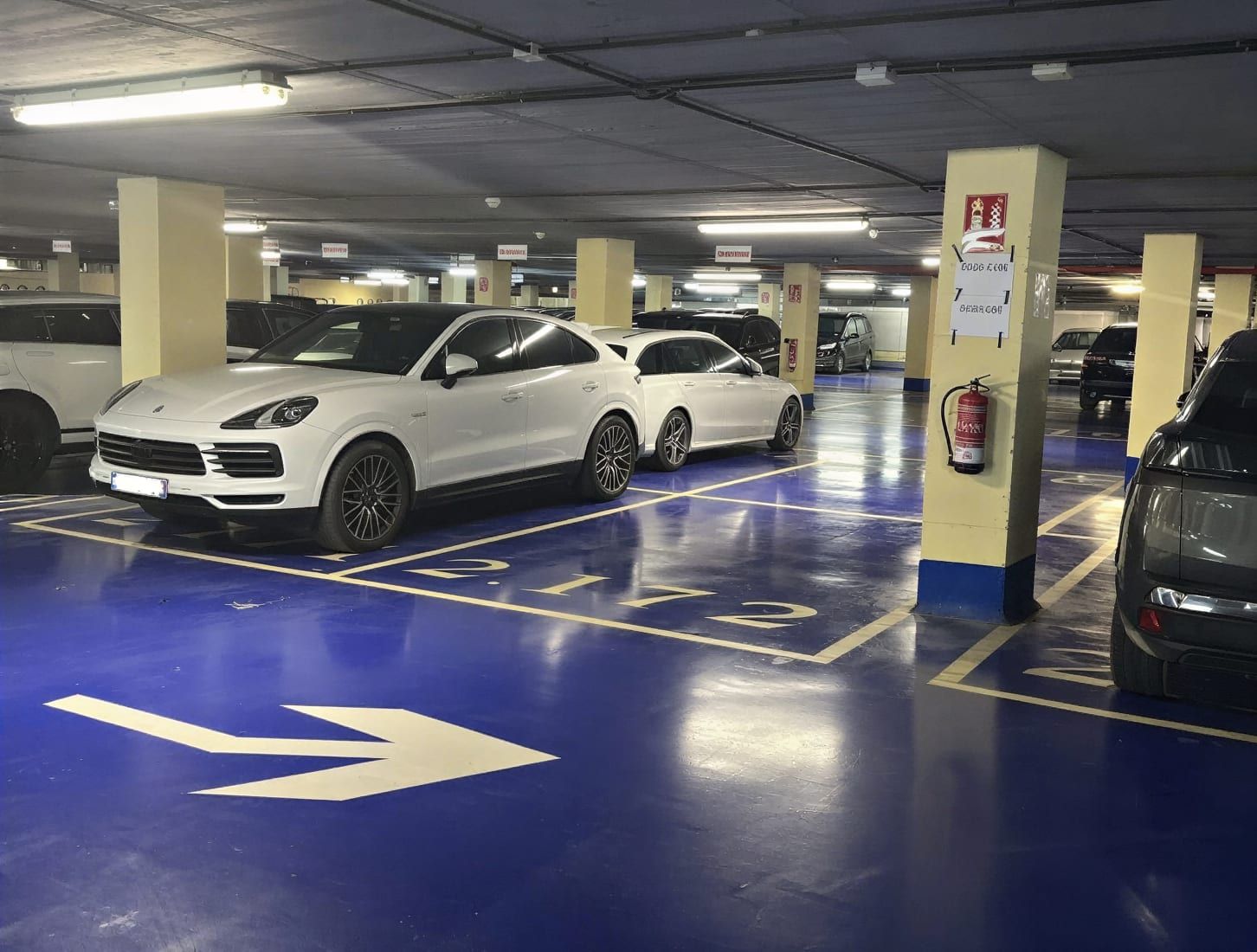 Car and Fly Garage Valet - parking lotnisko Barcelona El Prat - zdjęcie parkingu